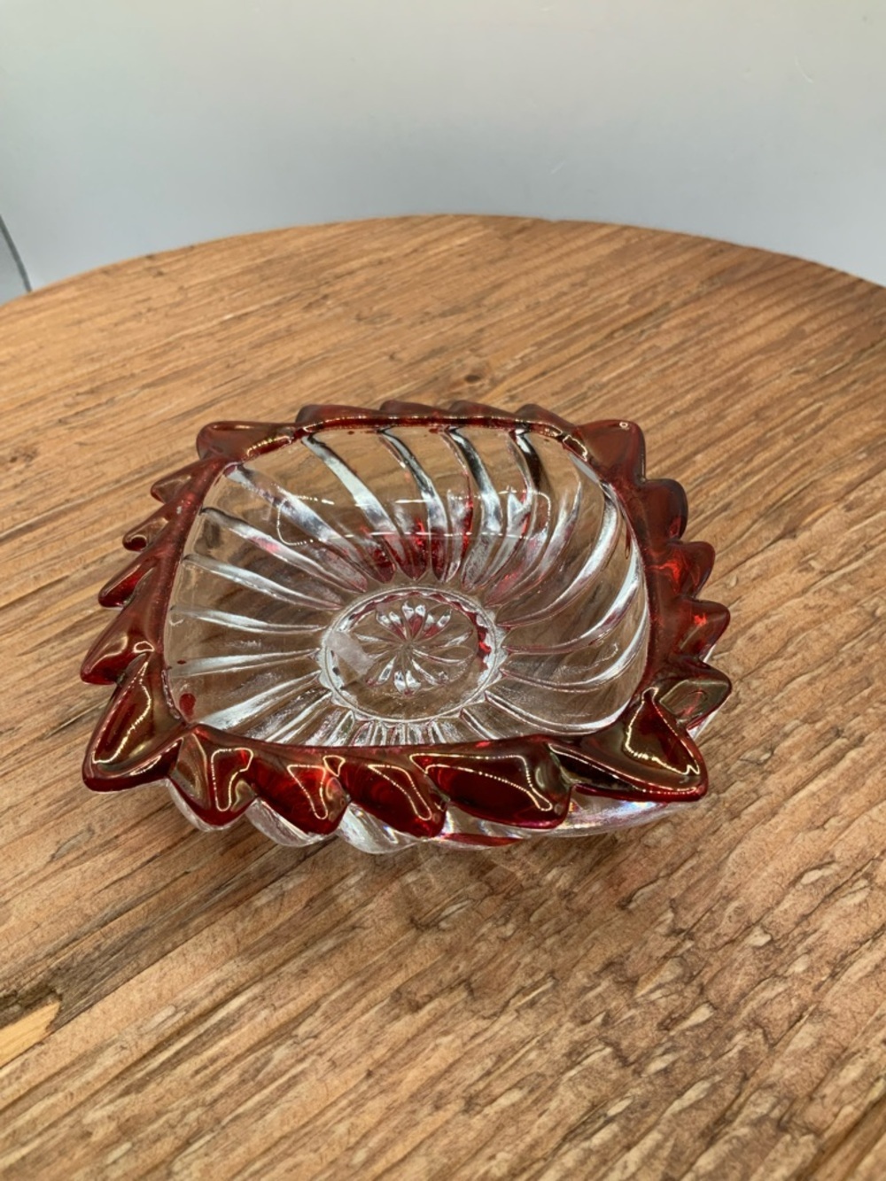 Red-Trim Clear Glass Vintage Decorative Dish Ashtray Home Art